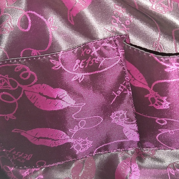 Betsey Johnson Cream Heart Puffed Purse With Pink Bow - Picture 9 of 10